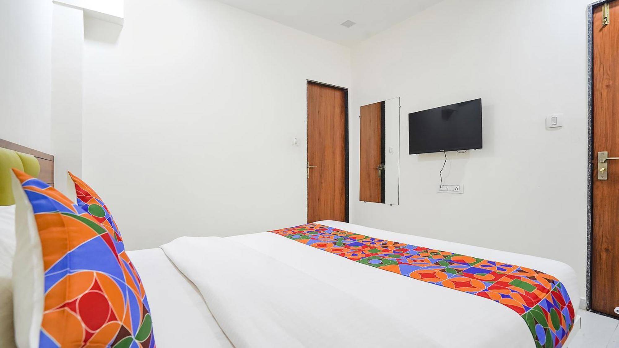 Fabhotel Vishala In Ахмедабад Екстериор снимка