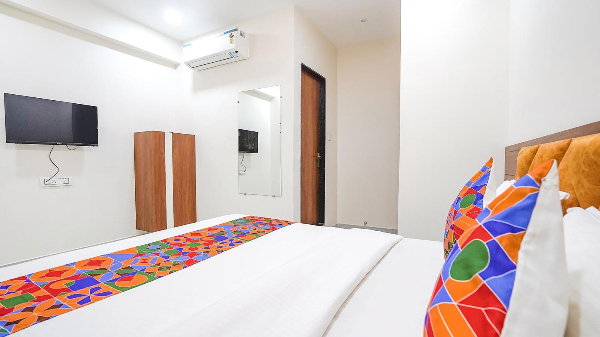 Fabhotel Vishala In Ахмедабад Екстериор снимка