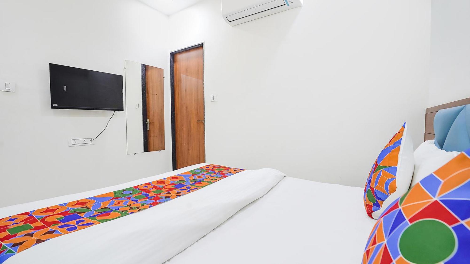 Fabhotel Vishala In Ахмедабад Екстериор снимка