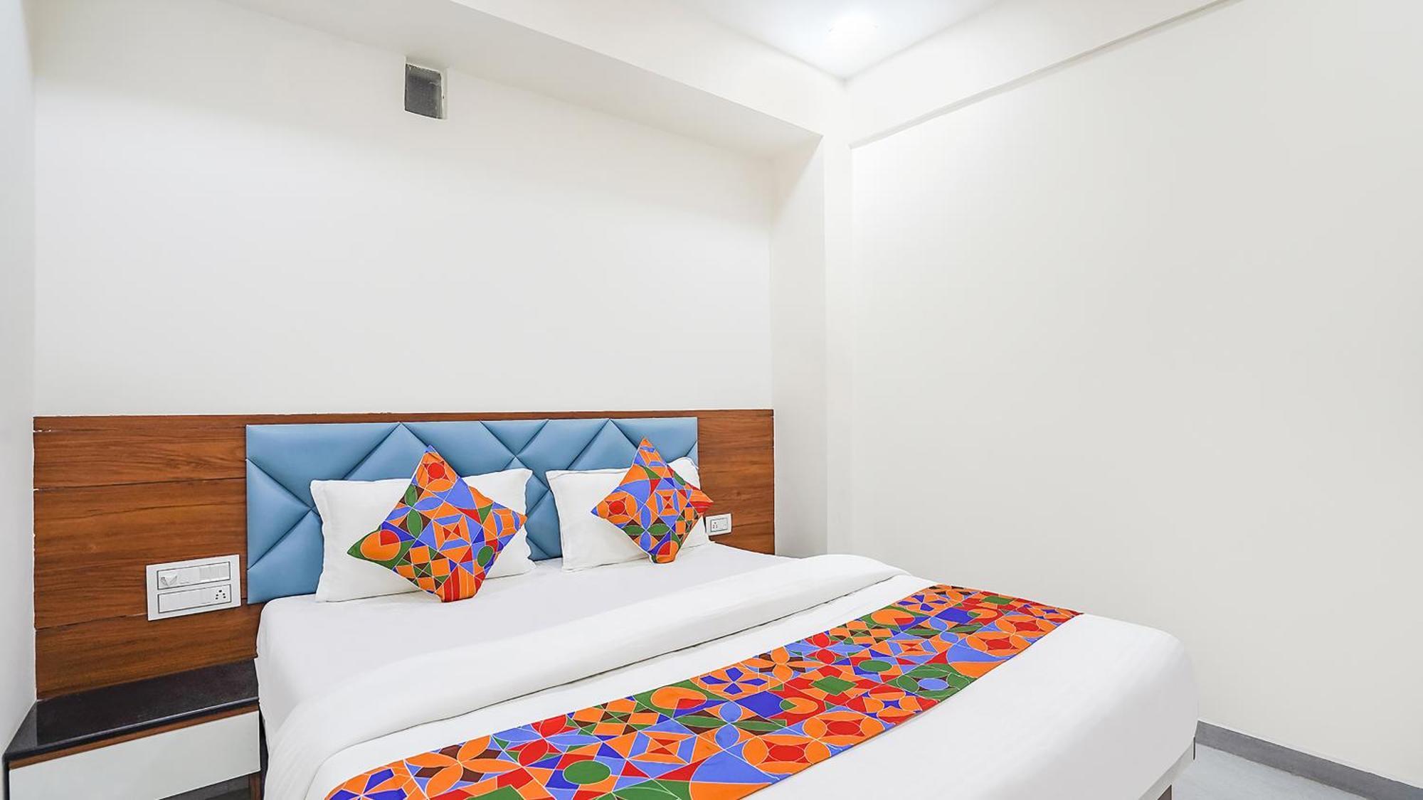 Fabhotel Vishala In Ахмедабад Екстериор снимка
