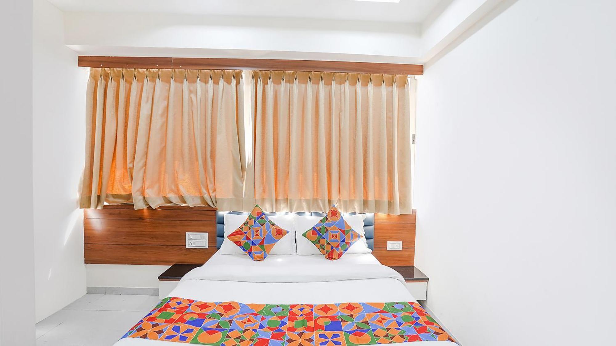 Fabhotel Vishala In Ахмедабад Екстериор снимка