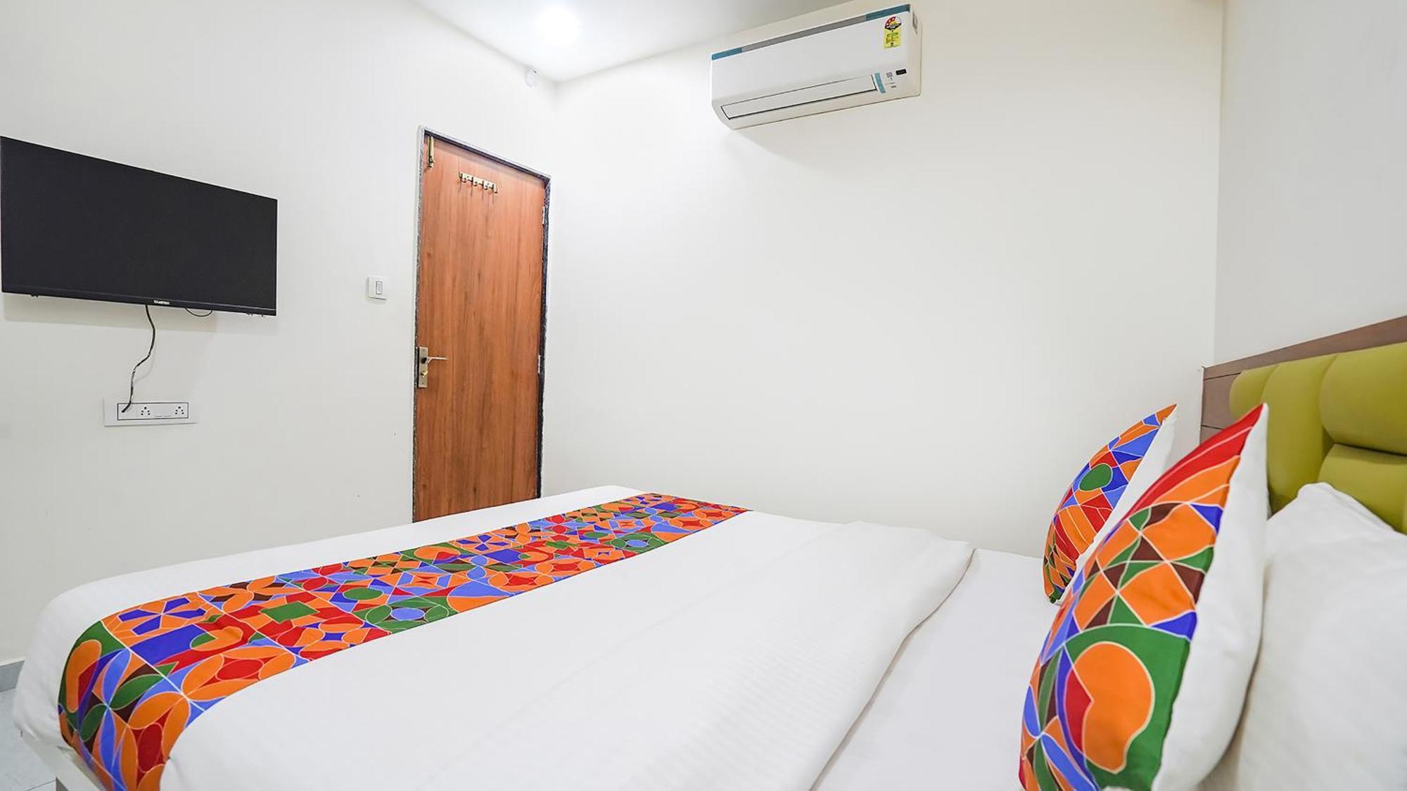 Fabhotel Vishala In Ахмедабад Екстериор снимка