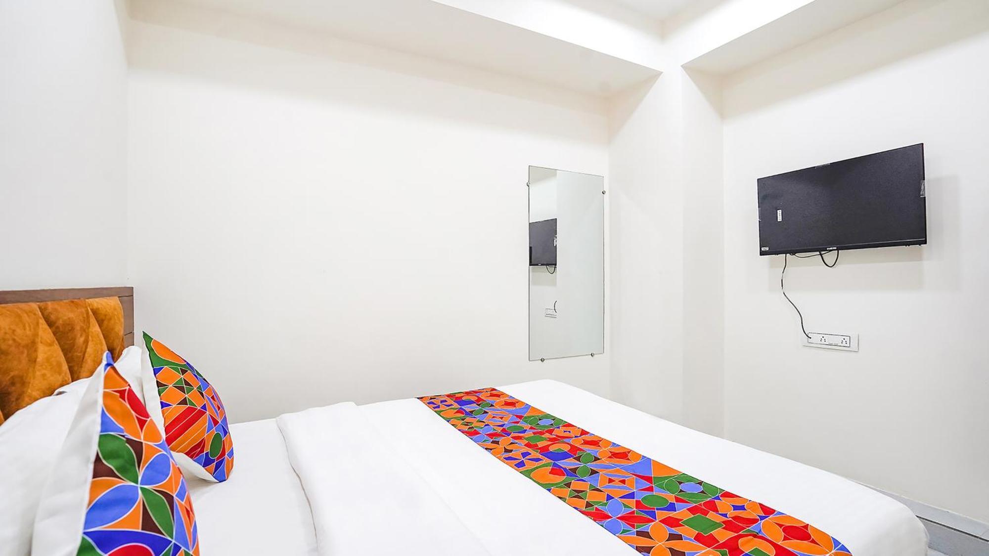 Fabhotel Vishala In Ахмедабад Екстериор снимка