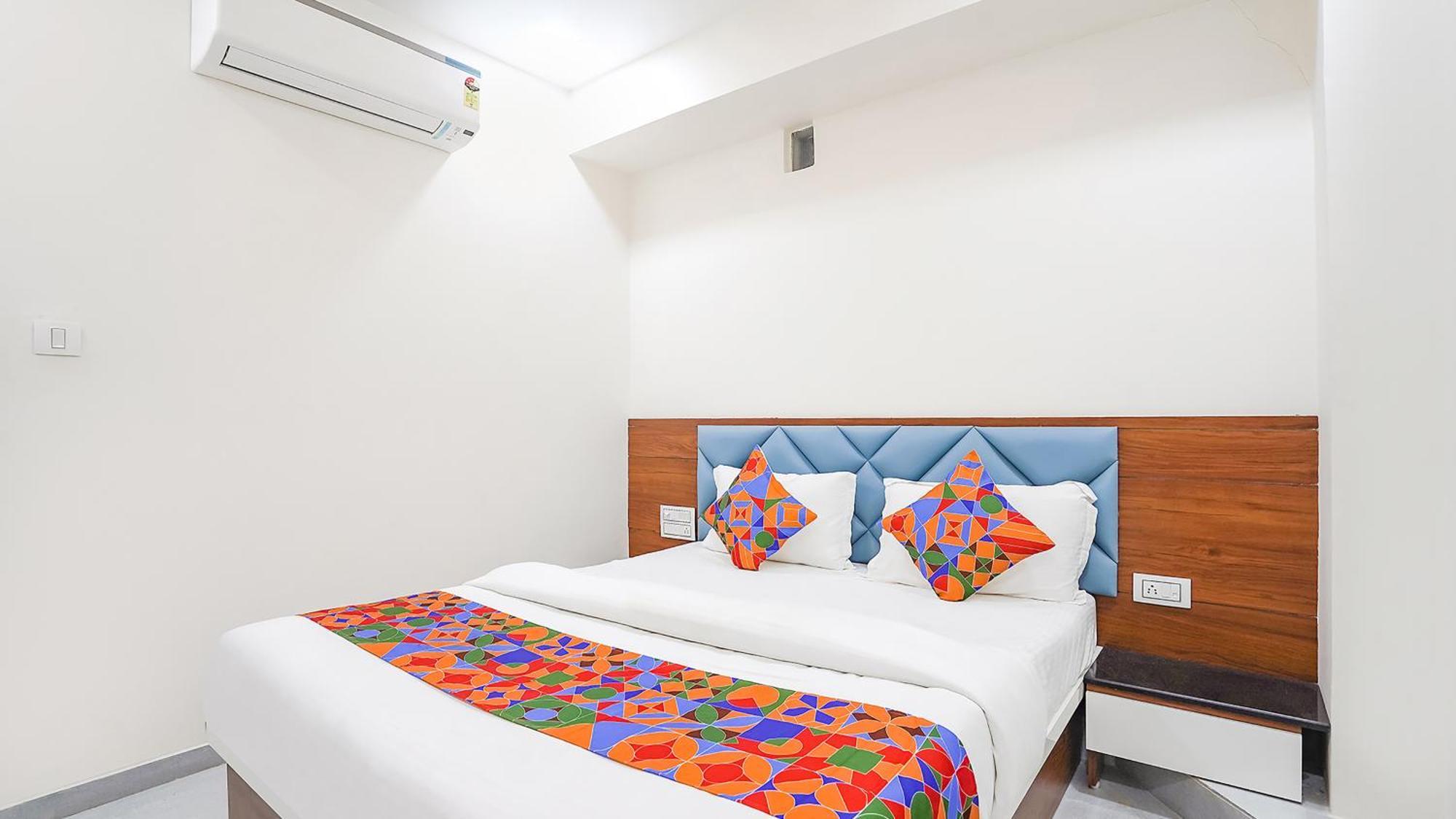 Fabhotel Vishala In Ахмедабад Екстериор снимка