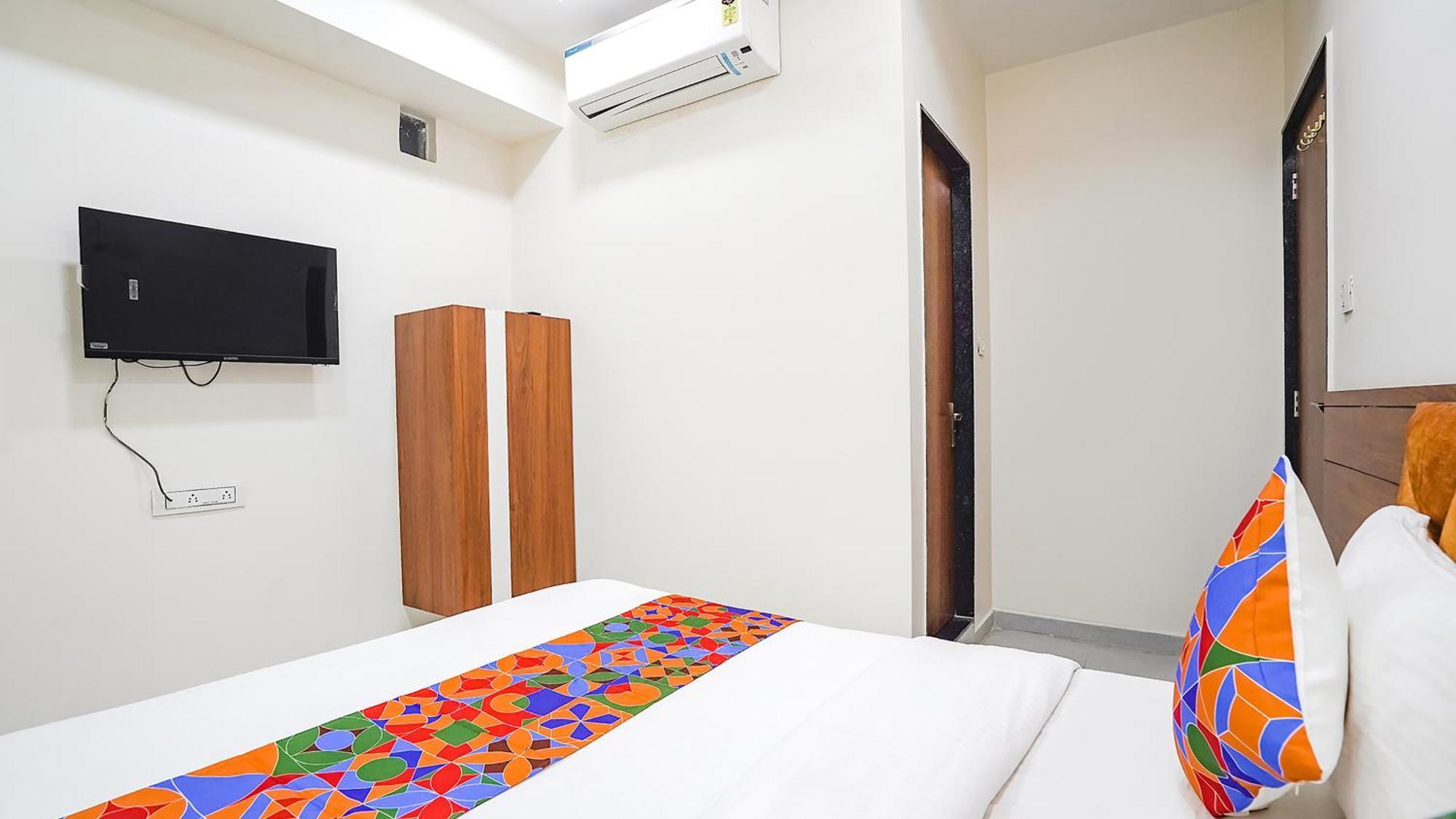 Fabhotel Vishala In Ахмедабад Екстериор снимка