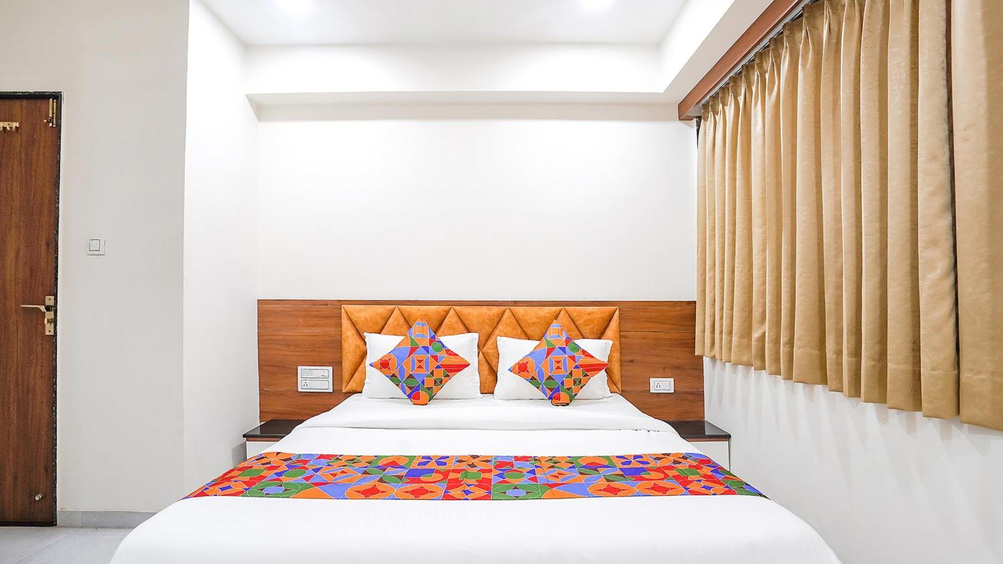 Fabhotel Vishala In Ахмедабад Екстериор снимка