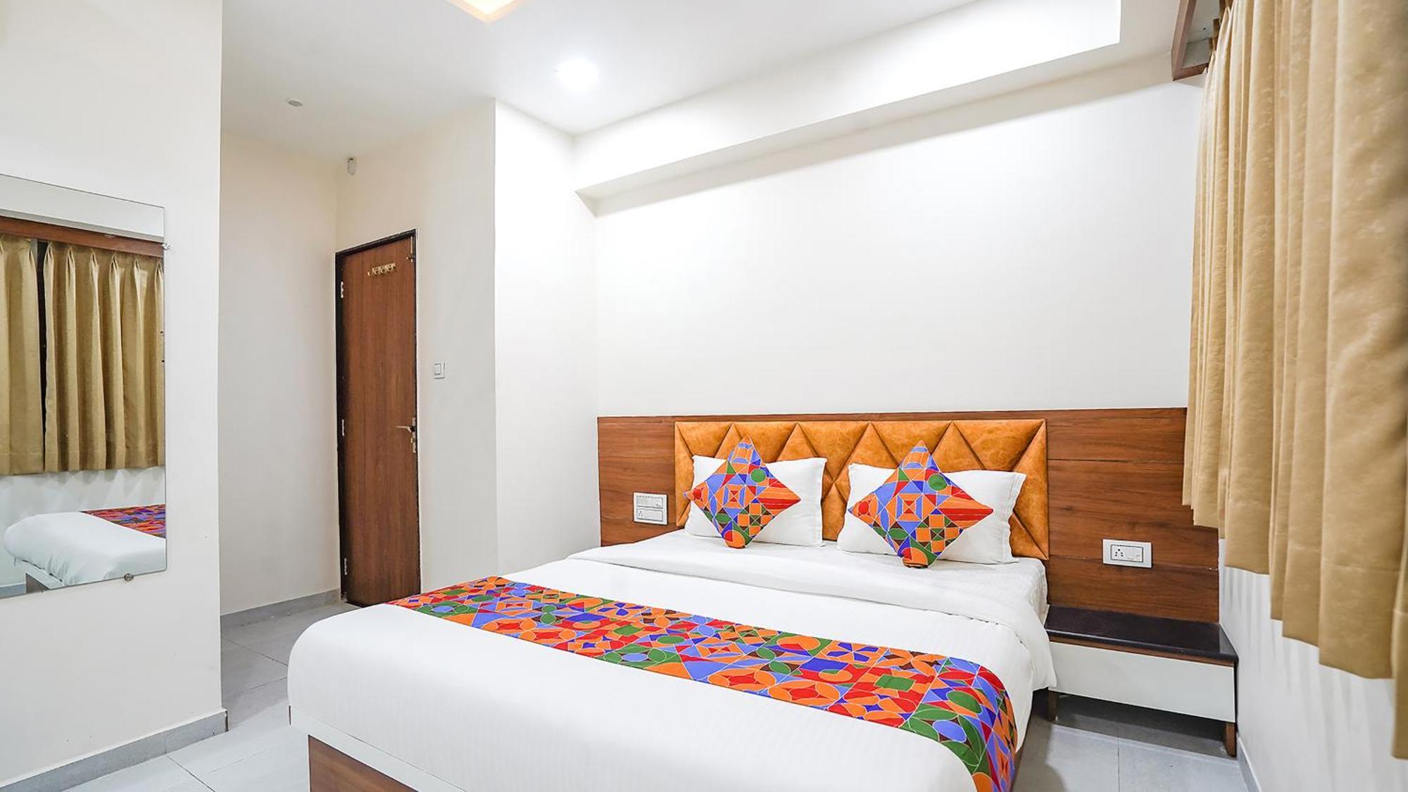 Fabhotel Vishala In Ахмедабад Екстериор снимка