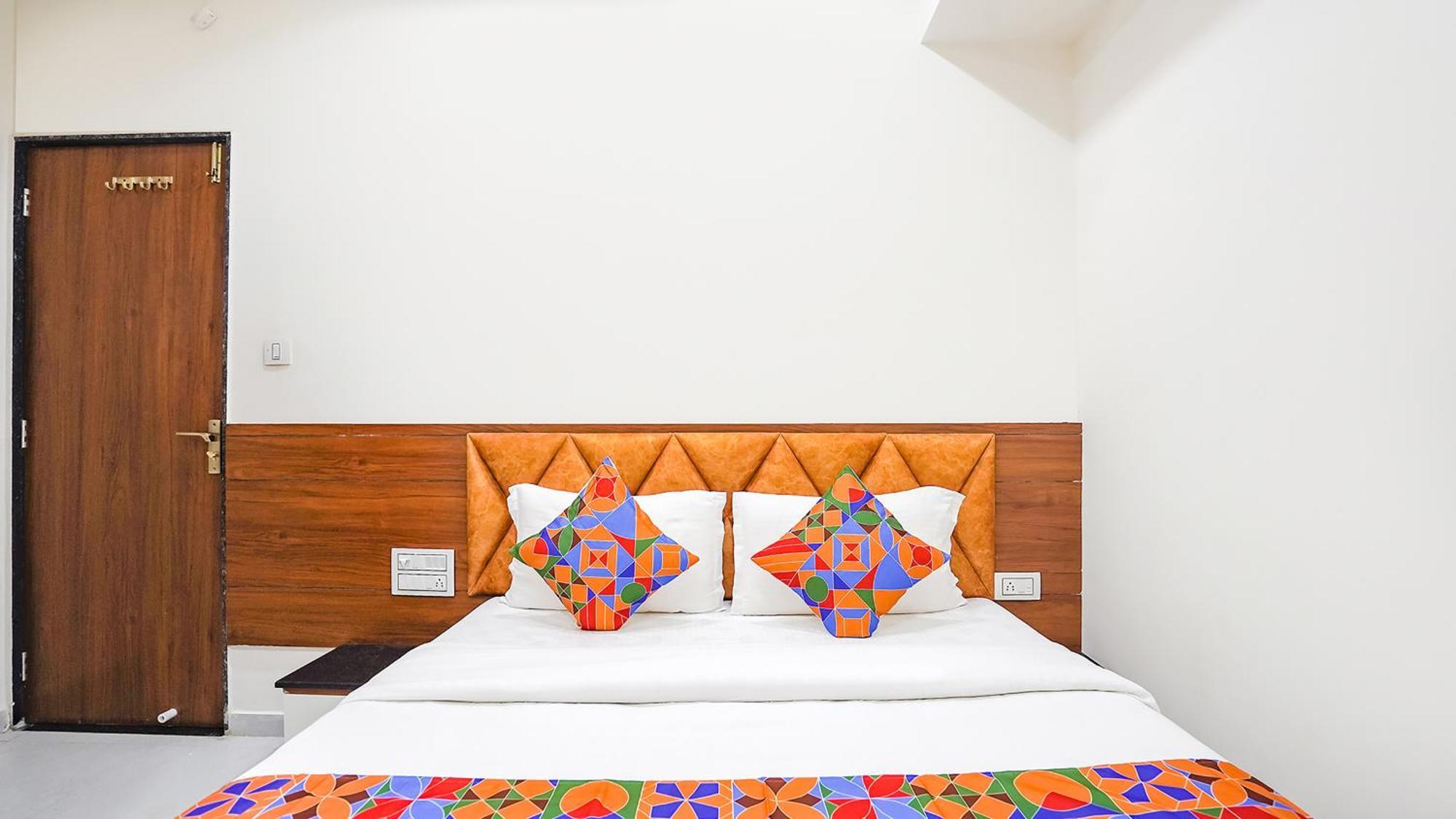 Fabhotel Vishala In Ахмедабад Екстериор снимка