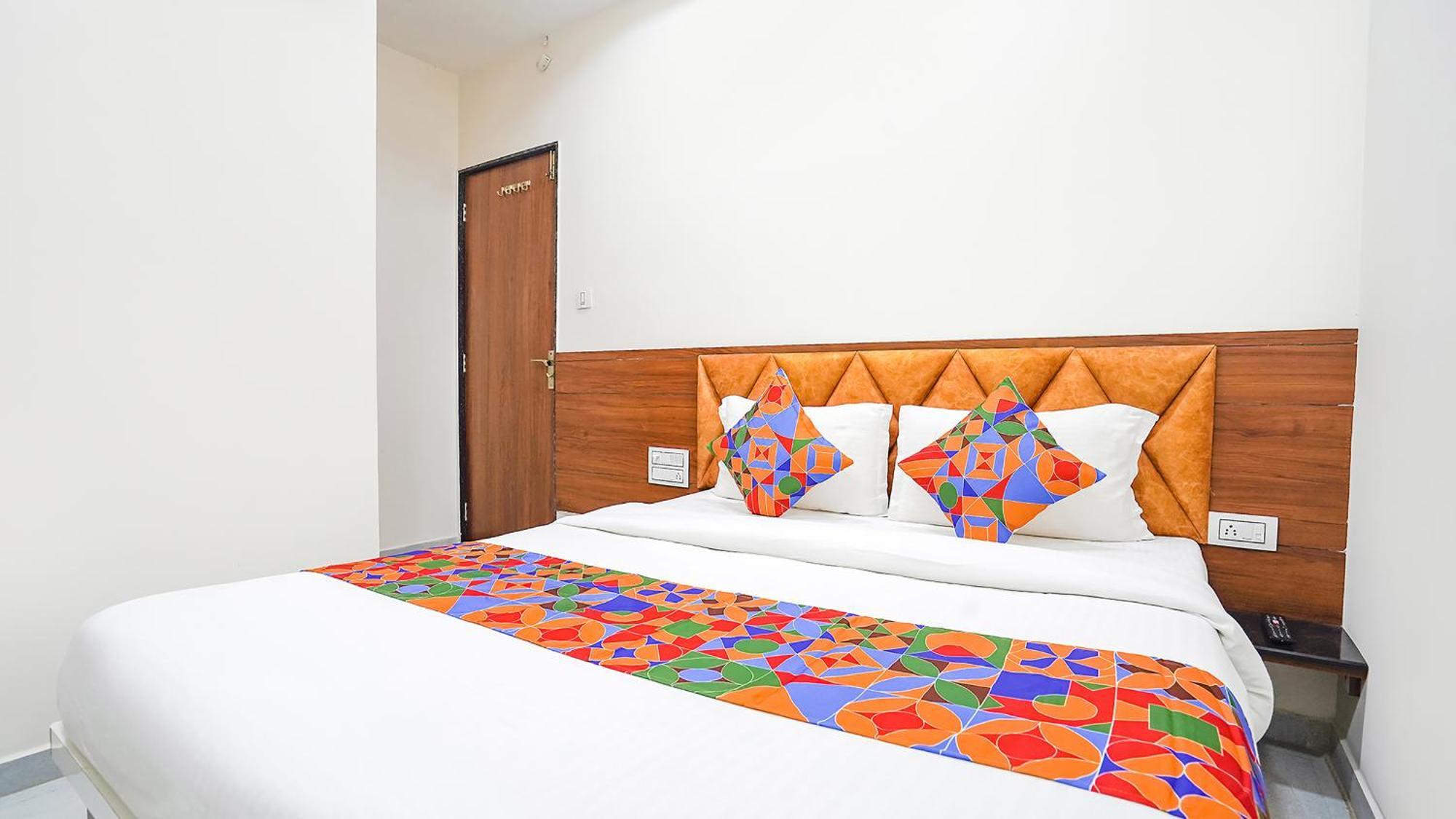 Fabhotel Vishala In Ахмедабад Екстериор снимка