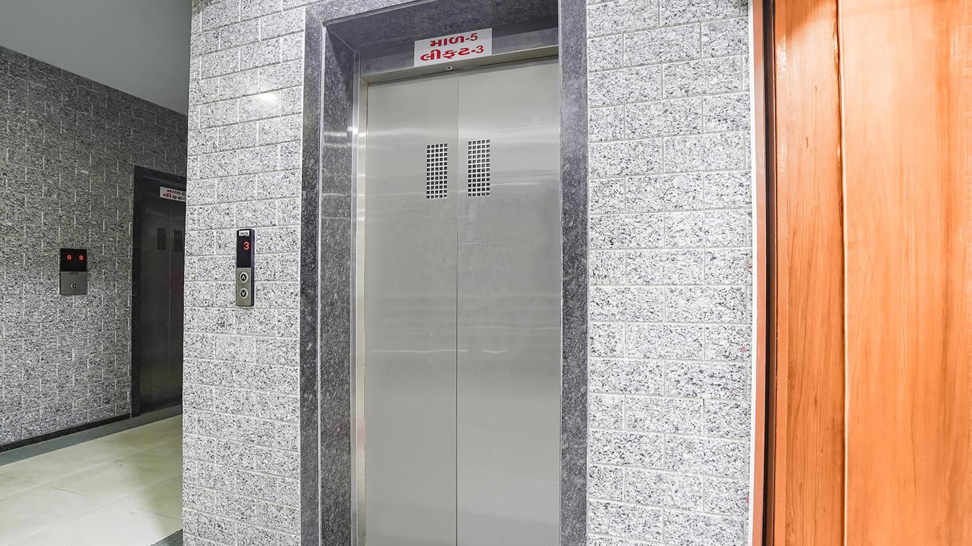 Fabhotel Vishala In Ахмедабад Екстериор снимка