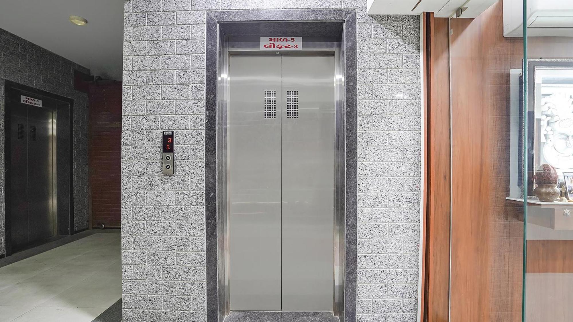 Fabhotel Vishala In Ахмедабад Екстериор снимка