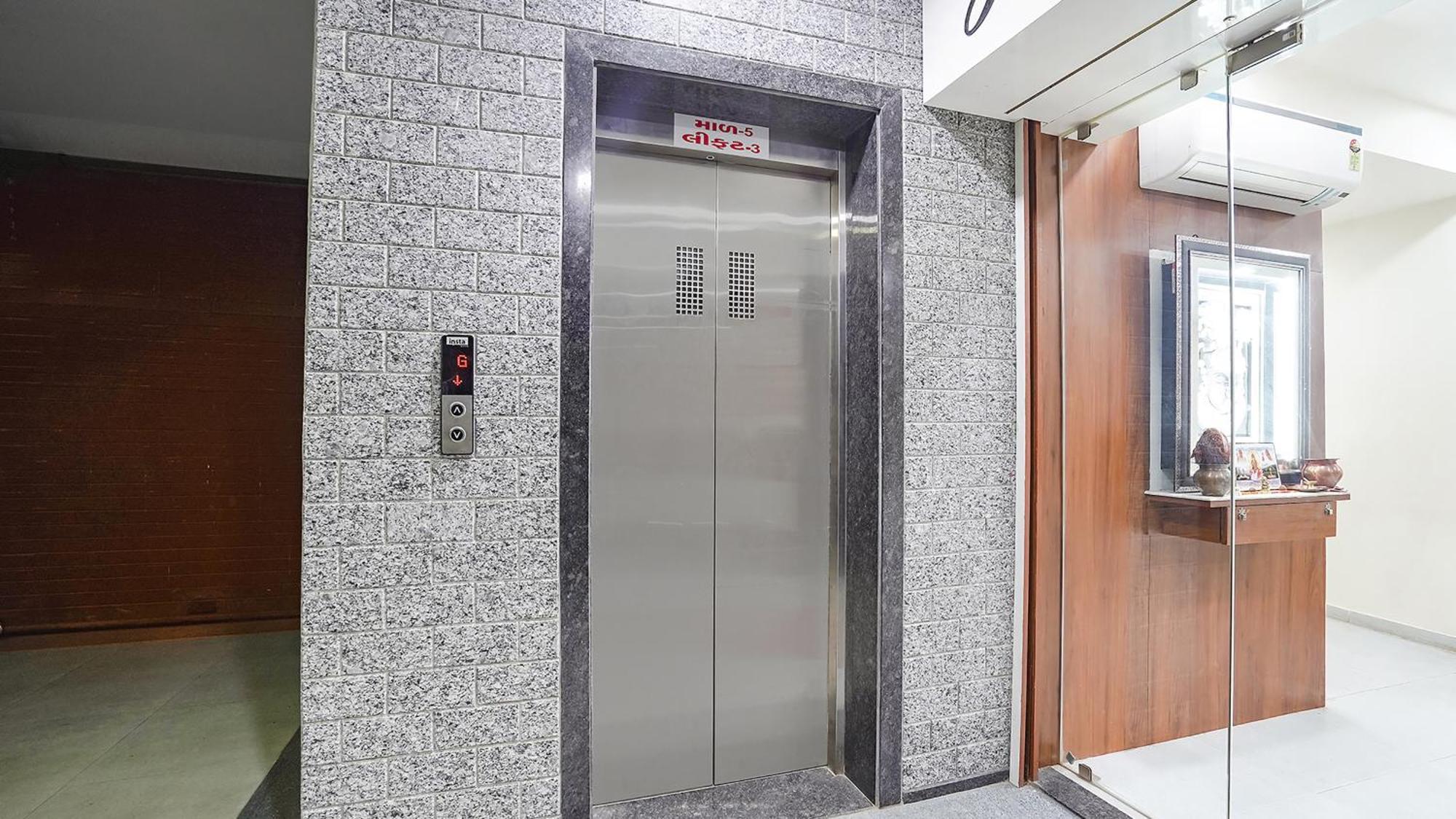Fabhotel Vishala In Ахмедабад Екстериор снимка